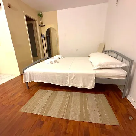 Comfort Within The Palace Centre Апартаменты *