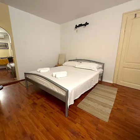 Comfort Within The Palace Centre Апартаменты *